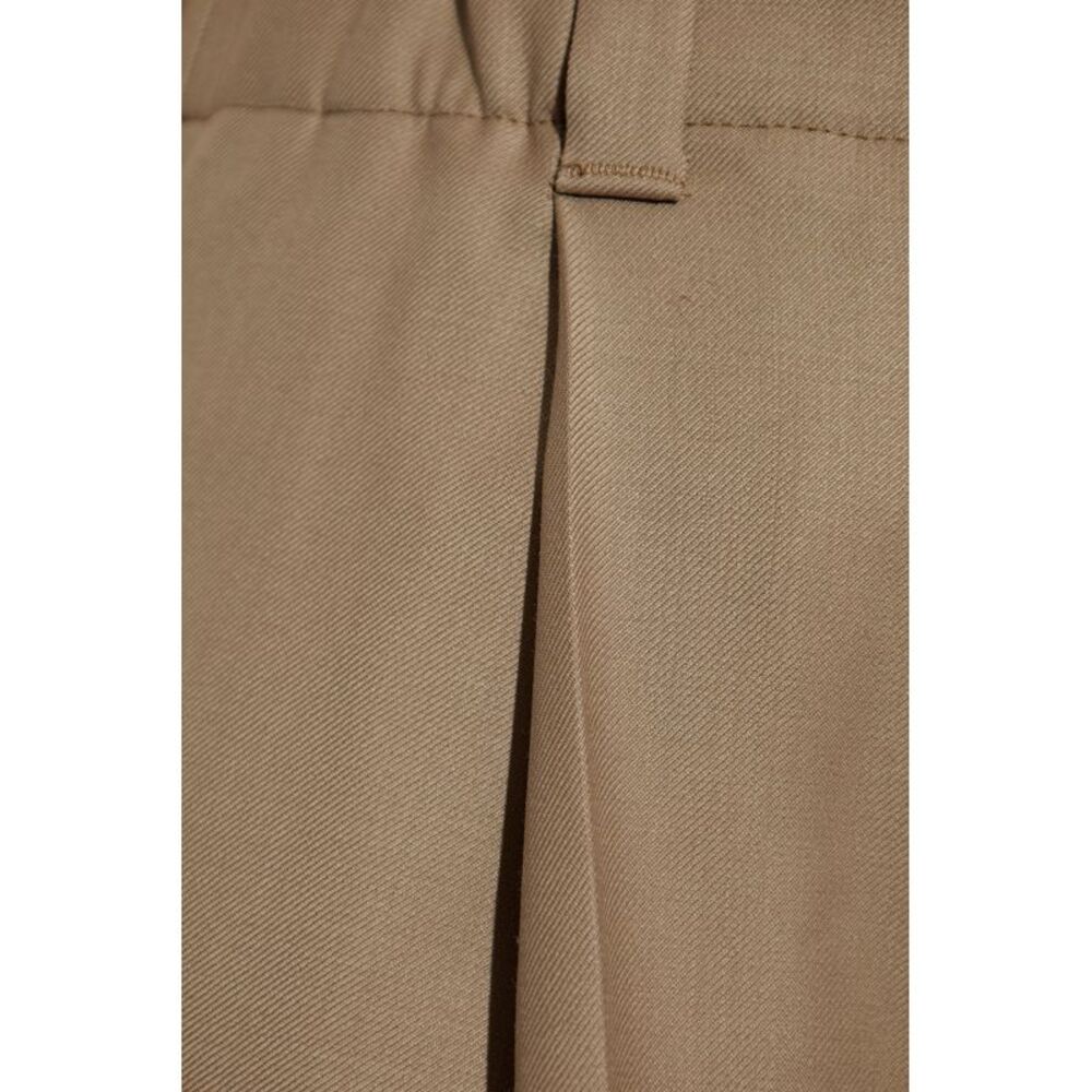 Creased trousers - Picture 3 of 3